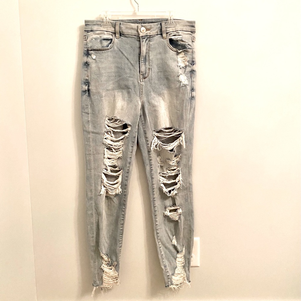 American Eagle Ripped High-Waisted Jegging